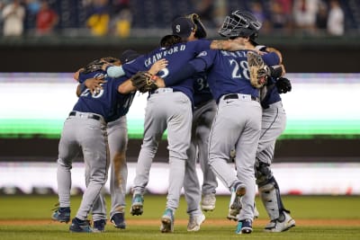 Riley homers twice, Braves win 14th straight, 8-2 over Nats