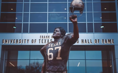 Hall of Famer believes Texas Longhorns would be better with black