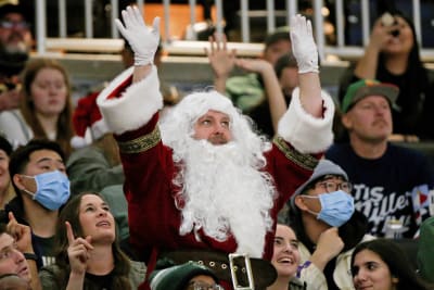 Milwaukee Bucks Even Santa Claus Cheers For Christmas NBA T-Shirt