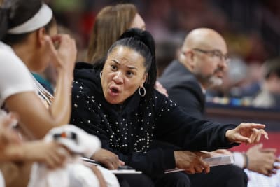 University of South Carolina Women's Basketball Coach Dawn Staley to  Receive Billie Jean King Leadership Award - EBONY