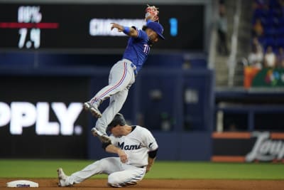 Rangers infielder catches grounder with jersey