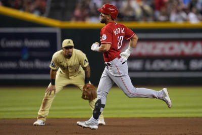 Reds hit three straight HRs in win over Diamondbacks