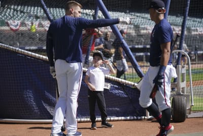 Braves: Freddie Freeman's son is a fashion icon at the World Series