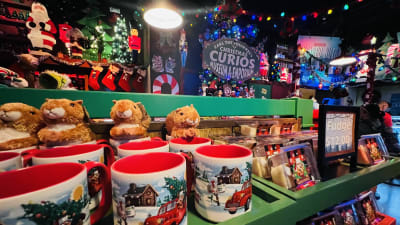 Universal Orlando Christmas 2021 Meals Universal Orlando Decks Out Tribute Store Featuring Highly Themed Rooms For Holidays