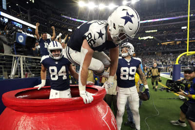 Cowboys play live Whac-A-Mole to celebrate vs. Giants