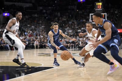 Spurs blow 29-point lead in losing in overtime to Grizzlies