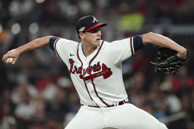 Braves get rings, beat Reds 2-1 behind scoreless Wright