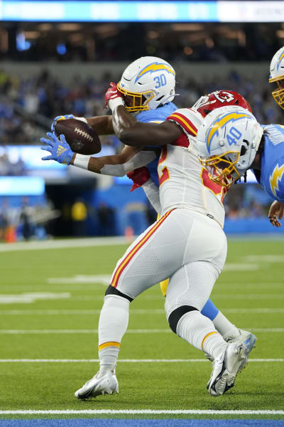 Kelce scores 3 touchdowns, Chiefs rally past Chargers 30-27 – KXAN Austin