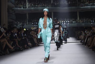 Fendi at Milan Fashion Week Spring 2022  Women's bags by size, Women's bags  by style, White fashion accessories