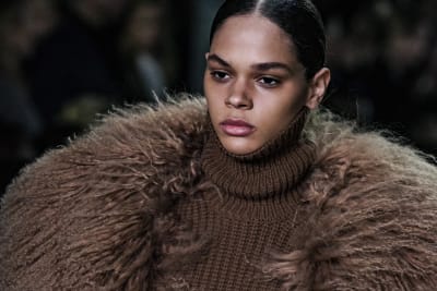 New York Fashion Week 2023: Michael Kors brought 70s flair for  autumn/winter, inspired by Jane Fonda, Tina Turner and his 'fabulous' mum –  while Kate Hudson and Mindy Kaling sat front row