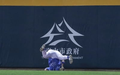 World Baseball Classic on X: Nicky Lopez caps a SIX-RUN inning