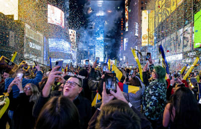 2023 NYE Celebration Times Square Spectators wear Planet Fitness