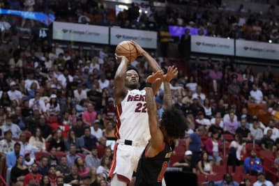 Devin Booker scores 51 points in 3 quarters, Suns rout Bulls