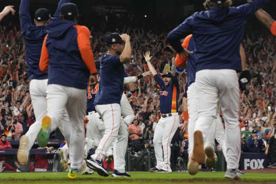 Philadelphia Phillies fans go crazy celebrating team going to World Series