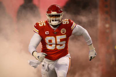 Chiefs, Mahomes agree to restructured deal to include big pay raise, AP  source says - ABC 6 News 