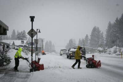 Yosemite visitors are told to leave as storm expected to drop up to 10 feet  of snow 