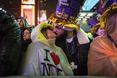 Thousands celebrate New Year's Eve in Vegas despite virus - Los Angeles  Times