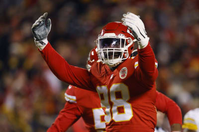 Patrick Mahomes leads Chiefs to 42-21 wild-card romp over Steelers