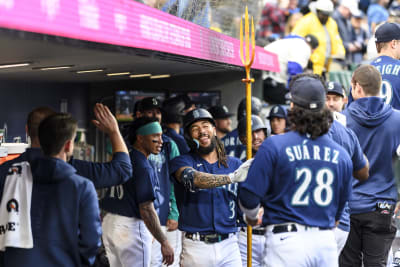 Mariners' Ty France leaves game against A's after collision