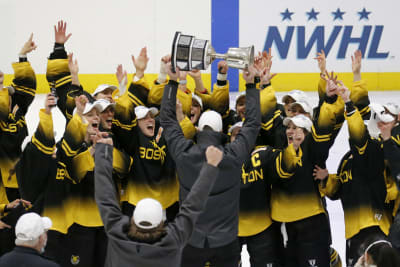 The Las Vegas Golden Knights Unveiled Their Stanley Cup Banner in the Most Las  Vegas Way Imaginable