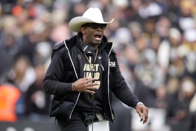 Deion Sanders legs out an inside-the-park home run 