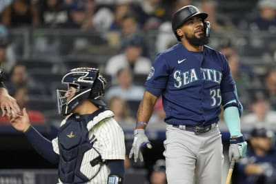 Hernandez pitches Mariners past Yankees