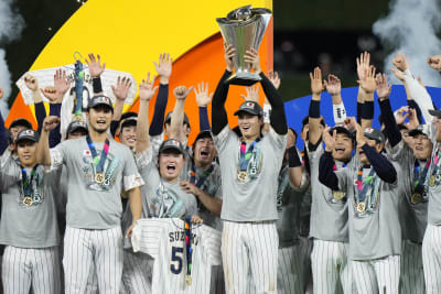 BASEBALL/ Cap Ohtani flung in air after WBC victory headed for