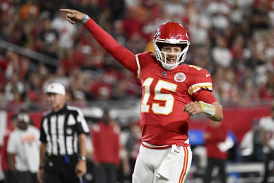 Mahomes throws 2 TD passes as Chiefs beat Cardinals 26-14