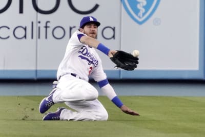 Dodgers congratulate 'tremendous competitor' Buster Posey on