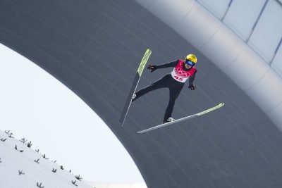 Eileen Gu top seed in ski halfpipe qualifying