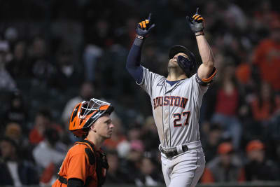 SF Giants' Wilmer Flores homers, exits game vs. Astros