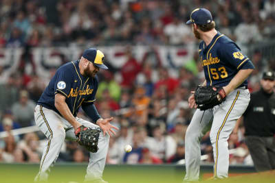 Josh Hader ties MLB record for most consecutive scoreless appearances