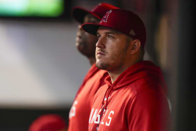 Mike Trout leaves with injury against Red Sox