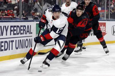 Hurricanes top Capitals 4-1 in Carolina's 1st outdoor game