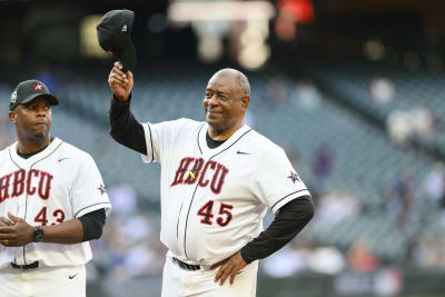 Seattle Mariners' Ken Griffey Jr, waves to the crowd before