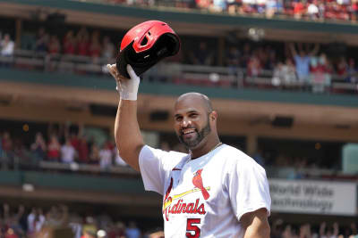 Video: Albert Pujols goes viral for awesome gesture to young Cardinals fan