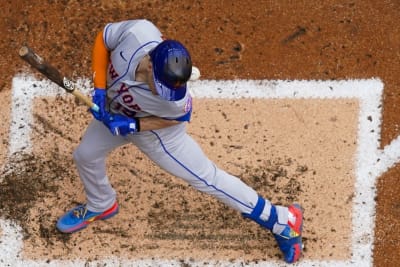 Adam Duvall's homer hits cutout of Jeff McNeil's dog