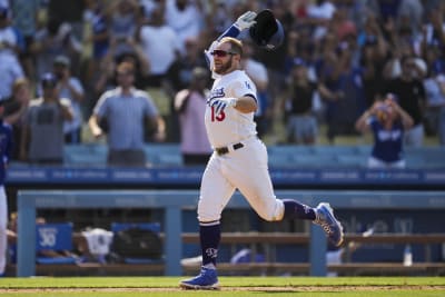 Los Angeles Dodgers: Should Max Muncy be starting at Second Base?