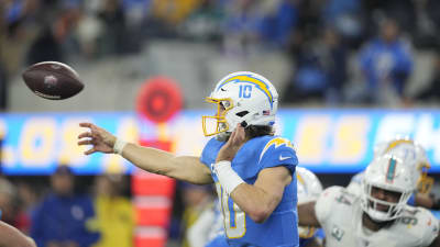 Justin Herbert accounts for three TDs but it's not enough as the Los  Angeles Chargers lose to the Tua Tagovailoa and the Miami Dolphins 