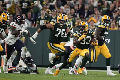 Rodgers, Packers lean on Jones, take care of Bears 27-10