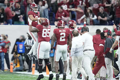 2022 College Football National Championship: Stetson Bennett rallies  Georgia past Alabama, wins first national title since 1980 - The Athletic