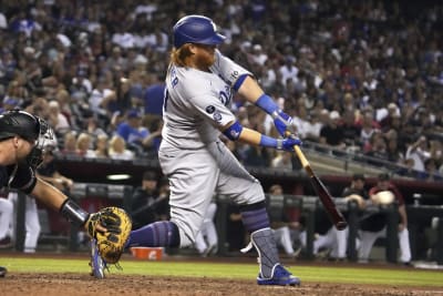 Dodgers' Justin Turner breaks left wrist after being hit by pitch