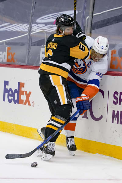 Crosby plays 1,000th game as Penguins top Islanders 3-2