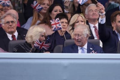 Paddington Bear pays tribute to Queen Elizabeth months after Platinum  Jubilee sketch together