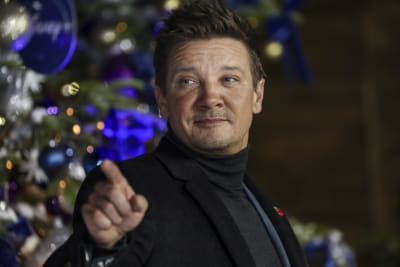 Jeremy Renner undergoes surgery after snow plow accident Jeremy Renner undergoes surgery after snow plow accident