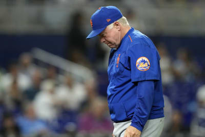 Escobar rallies Mets past Marlins in 10, back into 1st alone