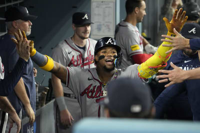 Braves beat Mariners, alone in 1st for first time all year