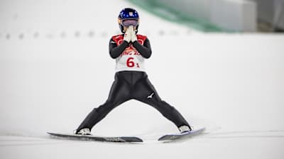 Japanese ski jumper apologizes for suit violation
