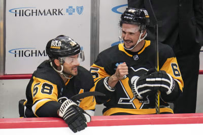 Stanley Cup becomes batting practice bucket