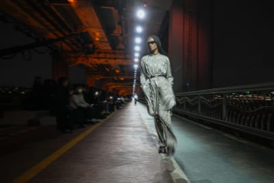 Louis Vuitton Turned a South Korean Bridge Into a Massive Runway Show –  Robb Report